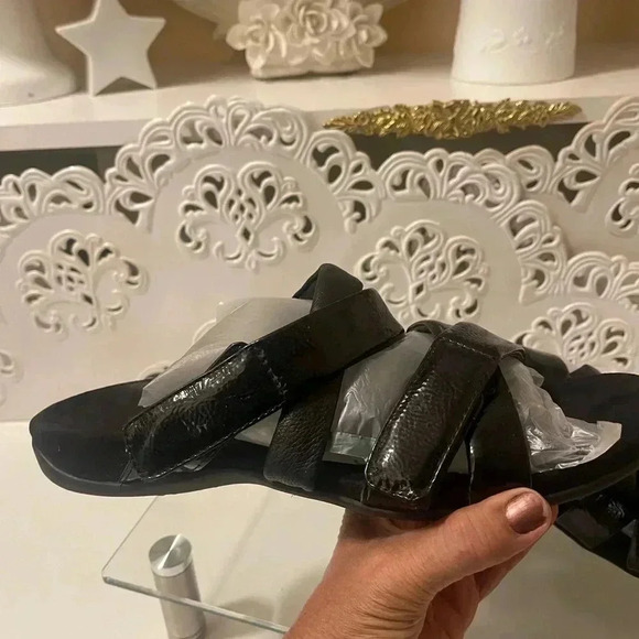 Vionic soft Sandel patent leather in great conditions - Picture 4 of 16
